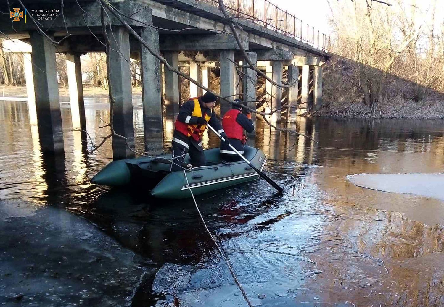 На Миргородщині з річки дістали тіло чоловіка