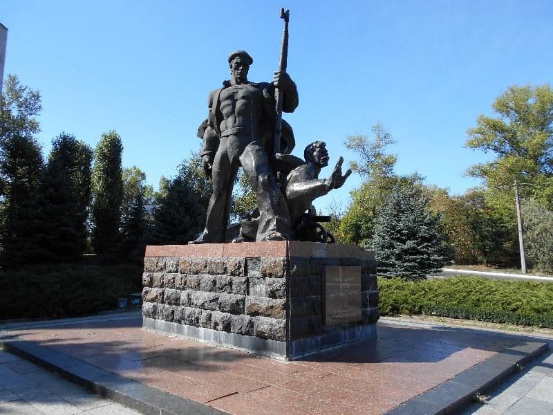 У Кременчуці демонтують пам'ятник матросам Дніпровської флотилії