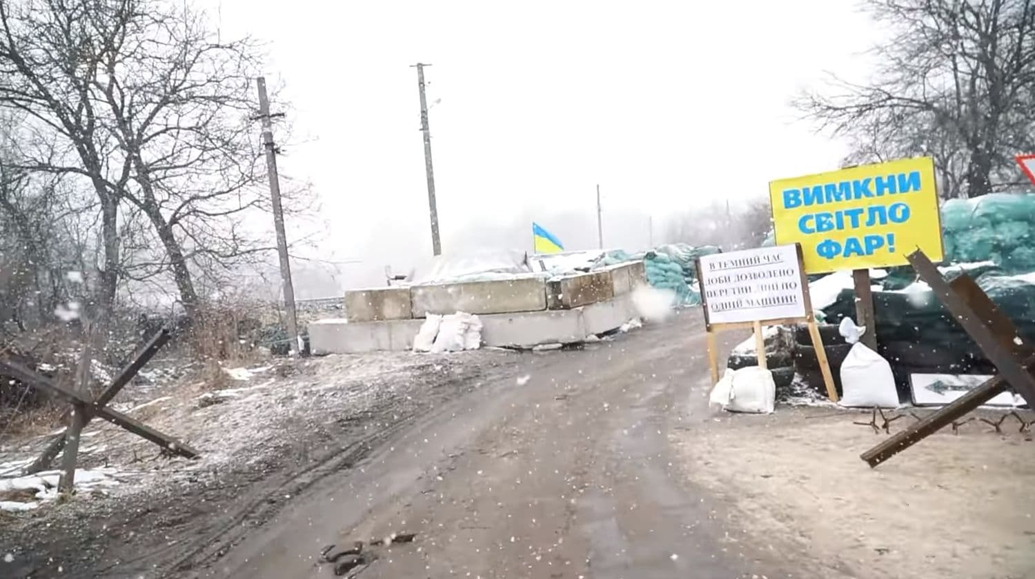 На Полтавщині затримали чоловіків, які намагалися сфотографувати військові укріплення