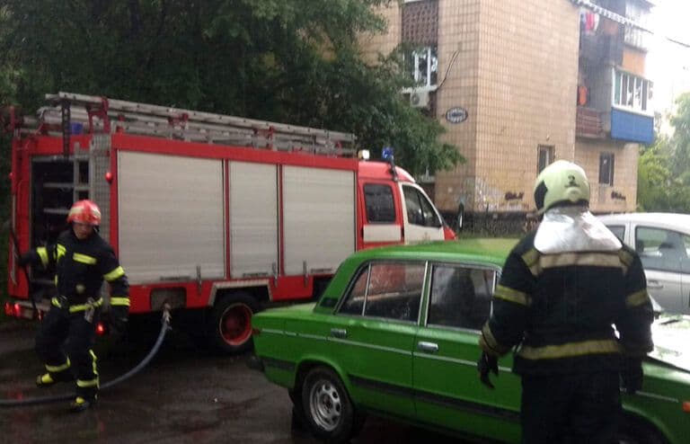 У Полтаві горіло авто – що вдалося врятувати