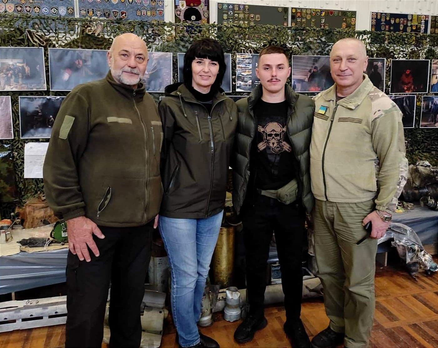 Льотчик Вадим Ворошилов подарував кременчуцькому музею парушут, що врятував його життя