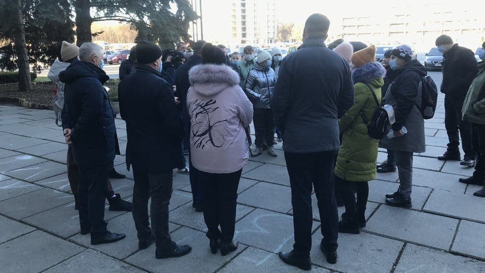 У Кременчуці протестують проти дистанційного навчання