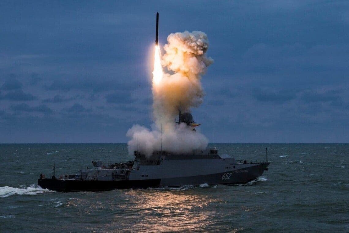 Росіяни вивели у Чорне море два надводні ракетносії