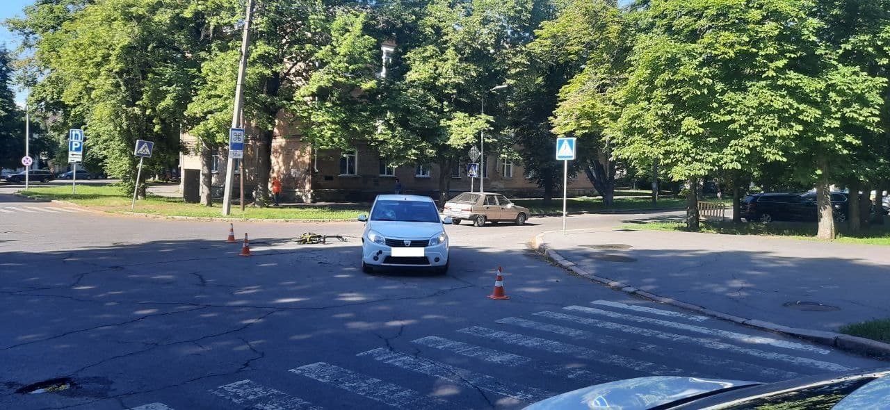 У Полтаві водій авто збив чоловіка на електросамокаті