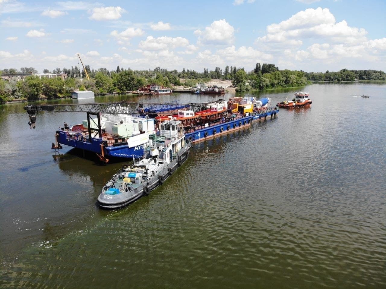 У Кременчуці продовжують будівництво мосту через Дніпро (фото)