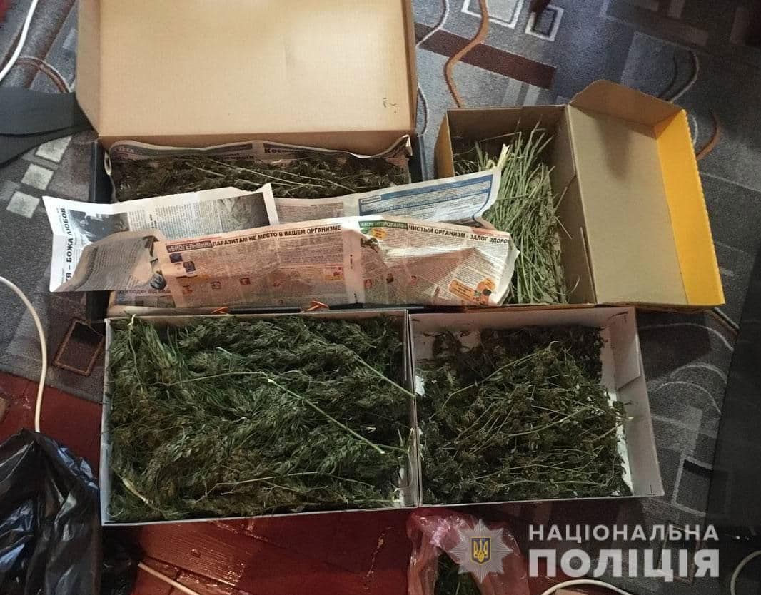 У Диканці затримали чоловіка, який зберігав наркотики