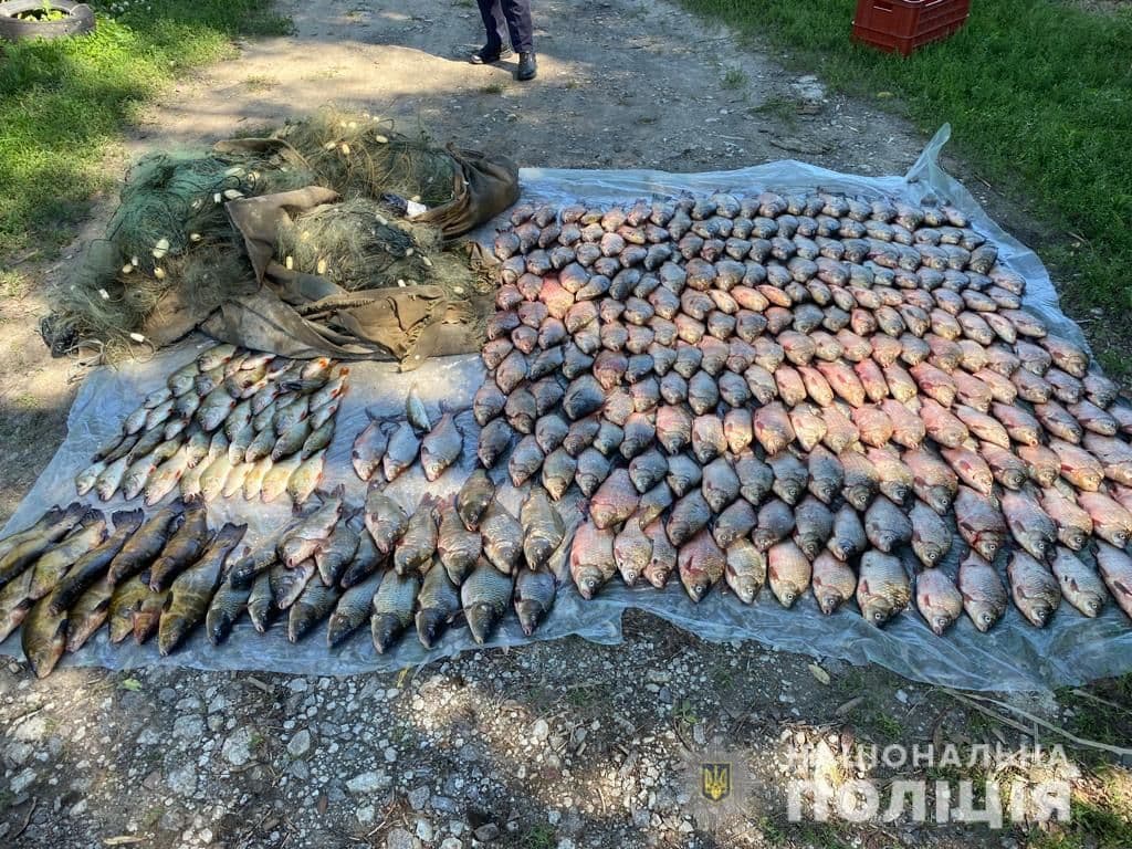 На Полтавщині спіймали чоловіка, який ловив рибу сітками