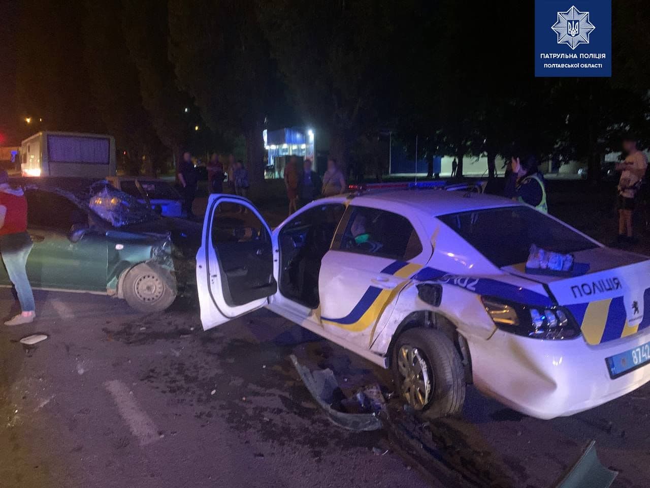 У Полтаві ввечері автомобіль ЗАЗ зіткнувся з патрульною поліцією