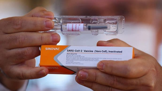 500 тисяч доз вакцини Sinоvac прибувають в Україну