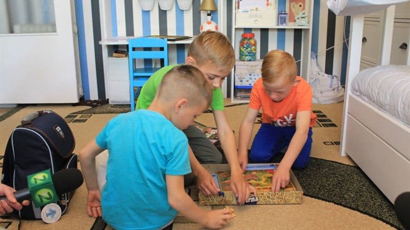 Прийомні сім'ї в Україні забезпечуватимуть житлом