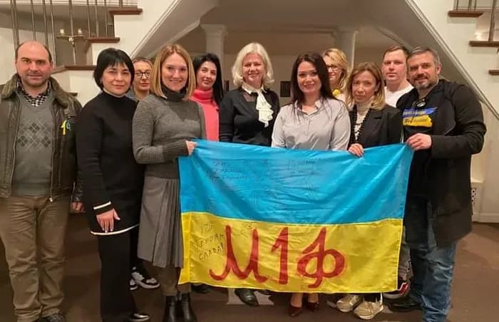 Полтавці представили у Франції моновиставу про українського воїна-співака