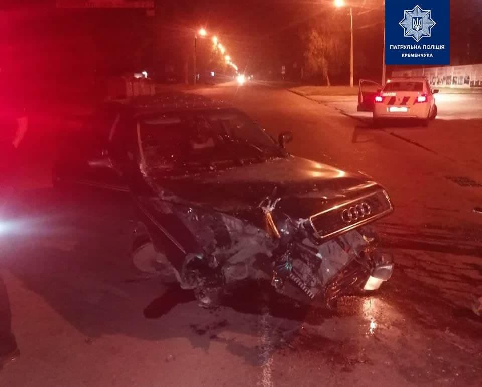 П'яний водій у Кременчуці розтрощив паркан та свою Audi