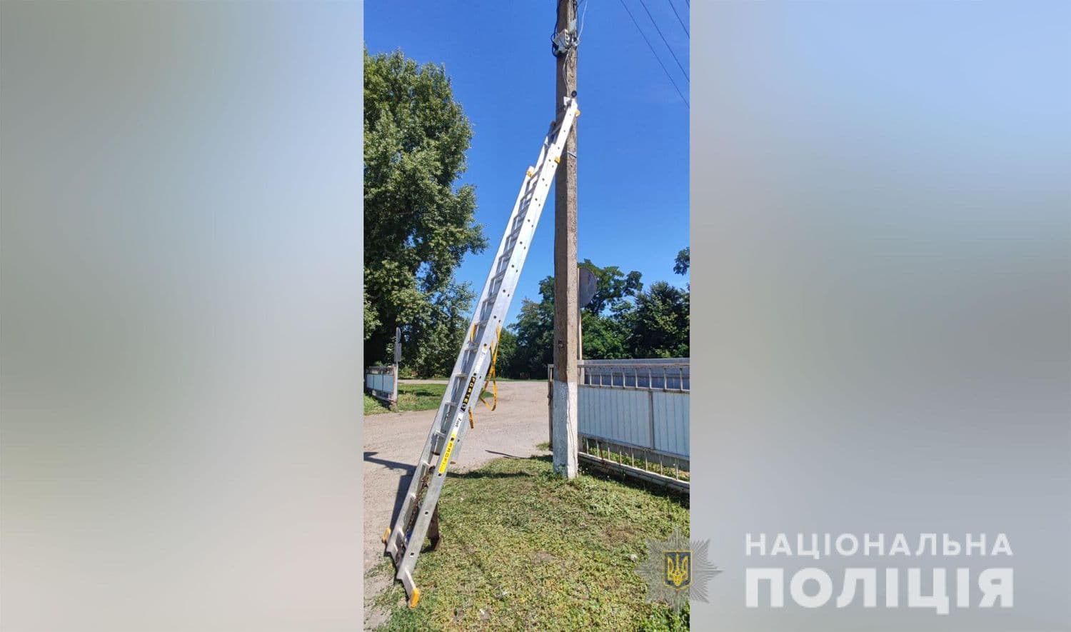 На Полтавщині чоловік впав з драбини: його відвезли до реанімації