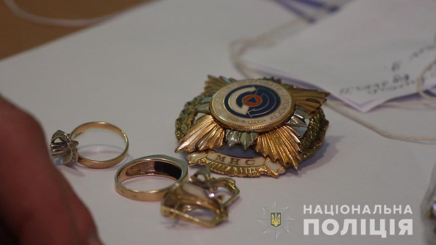 Виніс золото та нагороду: поліція Полтави впіймала чоловіка, підозрюваного в обкраданні рятувальника