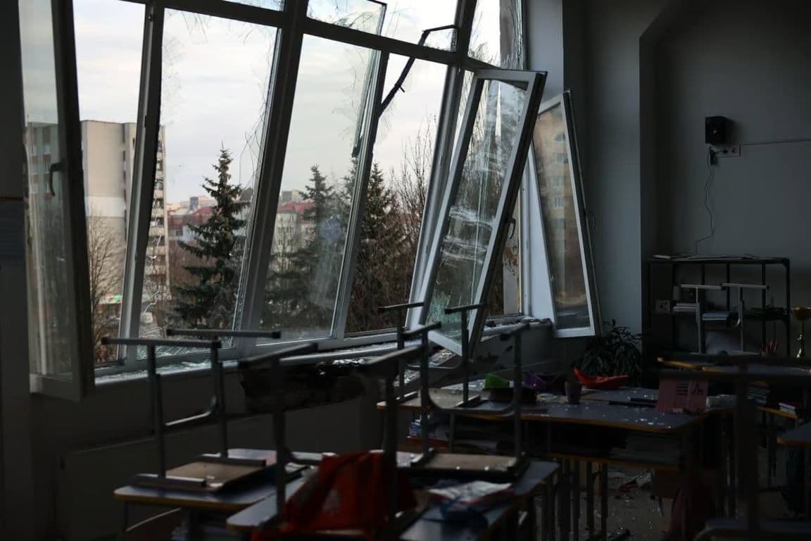 Російські обстріли пошкодили 21 навчальний заклад Полтавщини