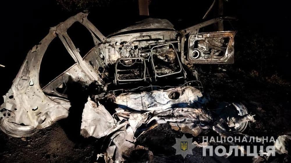 Неподалік Гадяча Lanos в'їхав у електроопору і згорів —  водій втік з місця аварії