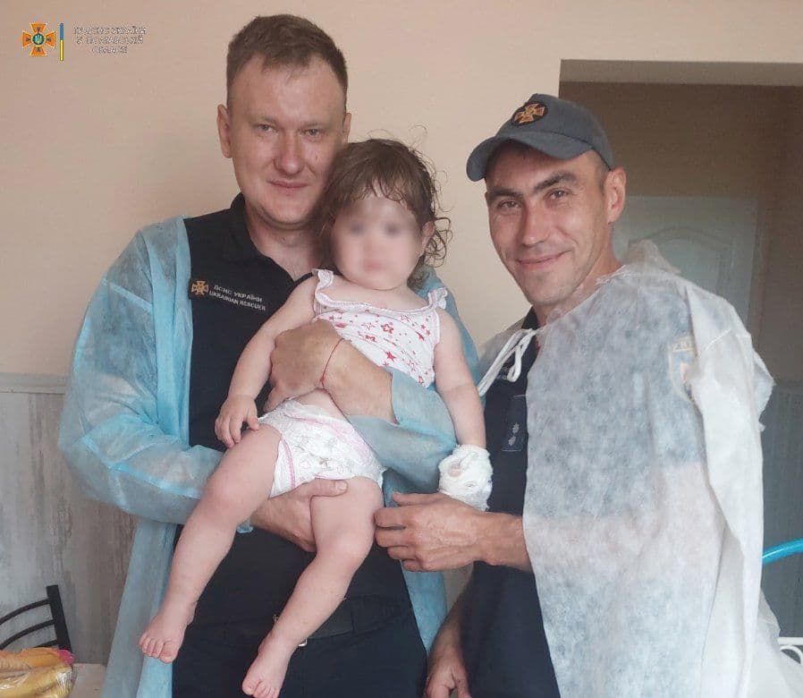 Стало відомо як почувається дівчинка з Полтавщини, що впала в каналізаційний колектор