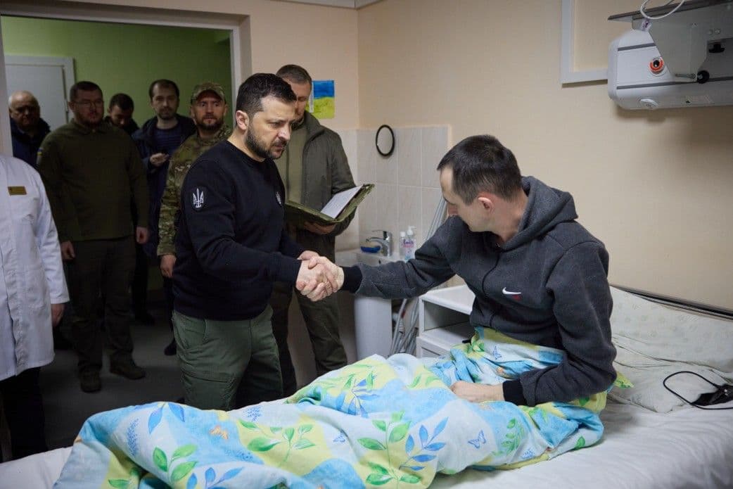 Володимир Зеленський у режимі секретності провів пів дня у Полтаві