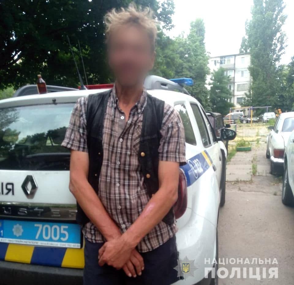 На Полтавщині затримали чоловіка, який демонстрував свої статеві органи перехожим