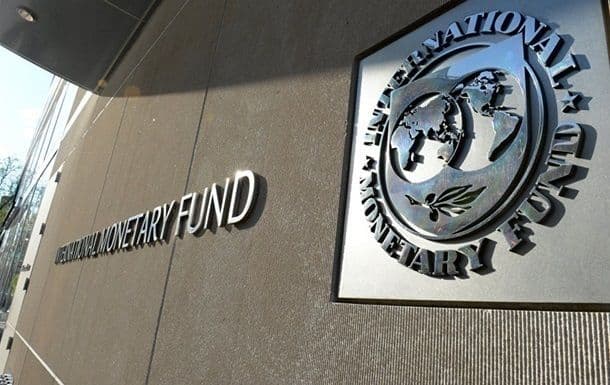 Україна отримає 700 млн доларів від МВФ. Тим часом курс гривні падає