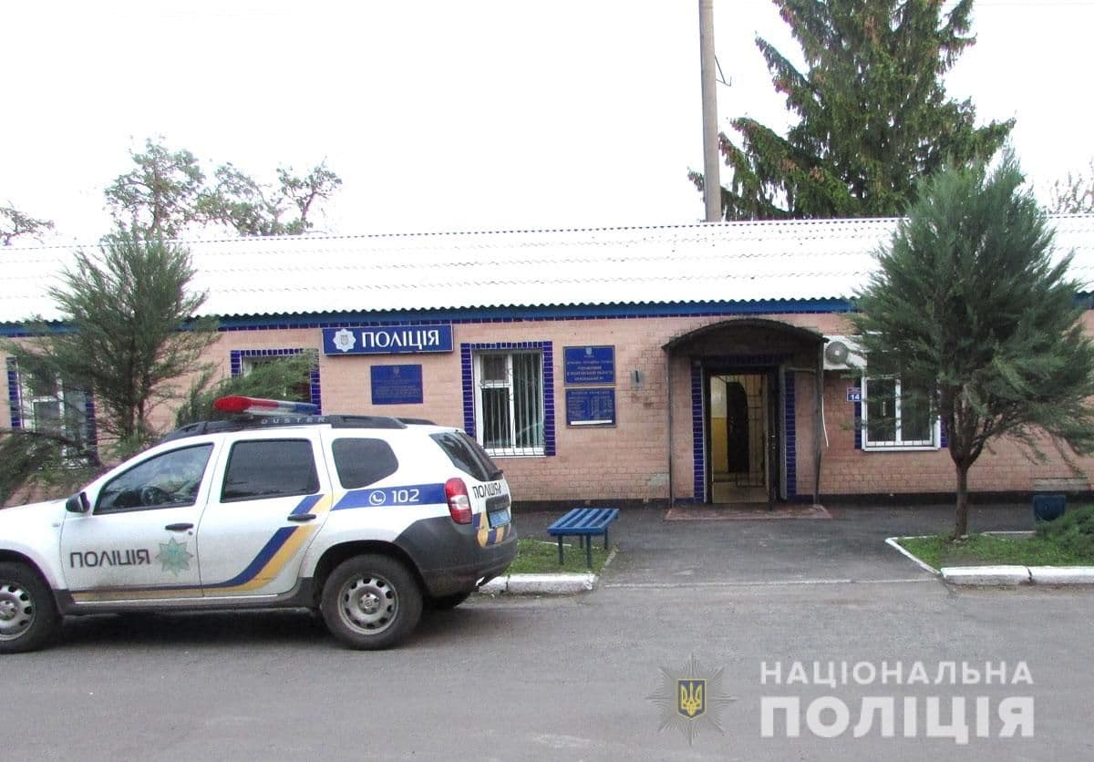 У Лубенському районі чоловік побив поліцейського
