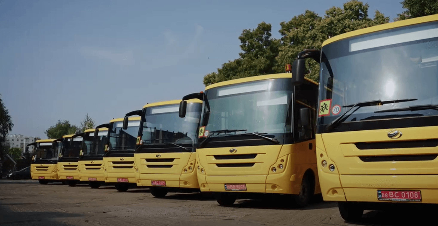 Полтавщина придбала 33 шкільні автобуси, сім уже передали громадам