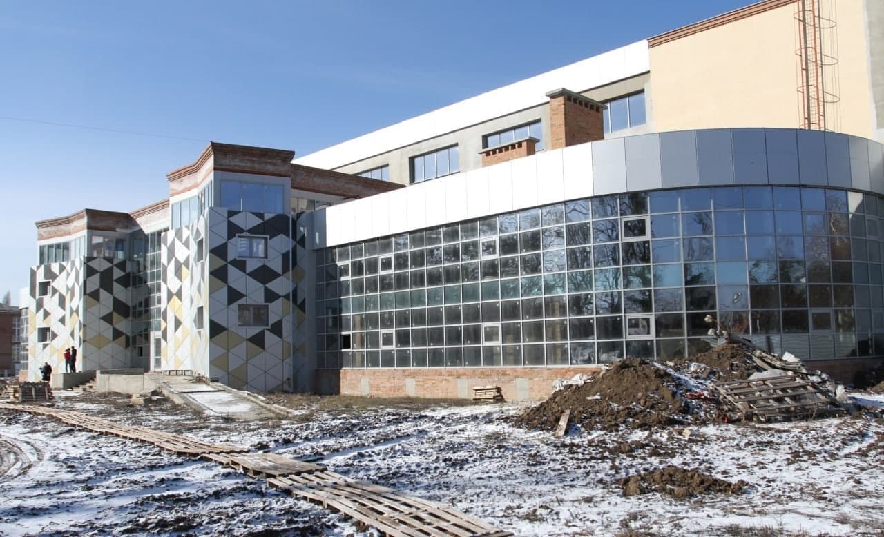 У Полтаві знову виділили кошти на басейн, який зводять вже 10 років