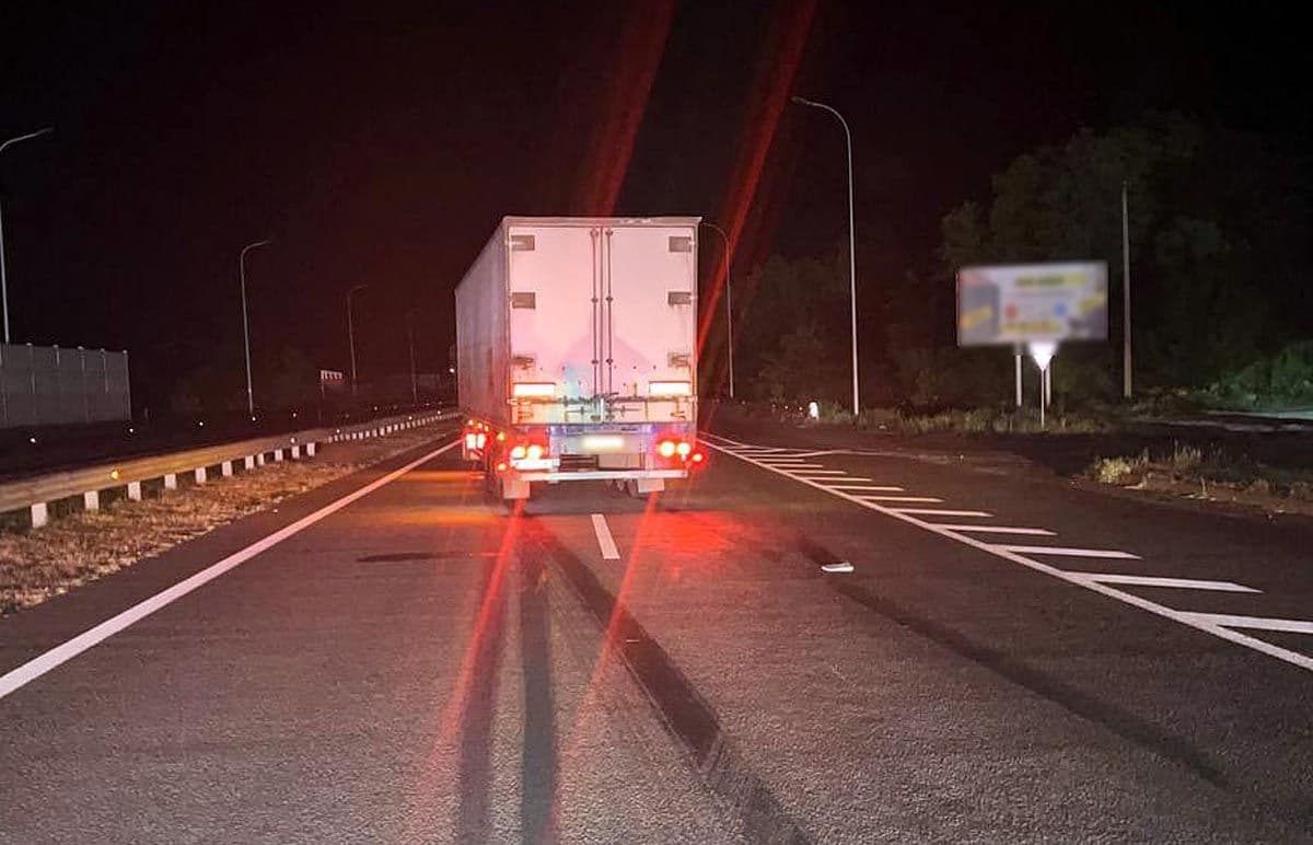 На Полтавщині водій вантажівки збив пішохода: чоловік помер у кареті «швидкої»