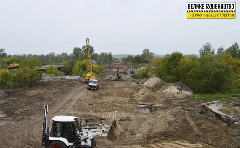 Без поручнів та майже зруйнований: на Полтавщині демонтували один із мостів