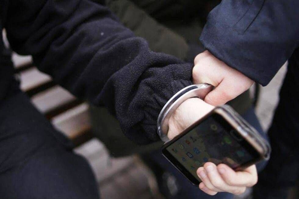 Чоловік з Полтавщини обікрав одесита та здав його телефон в ломбард
