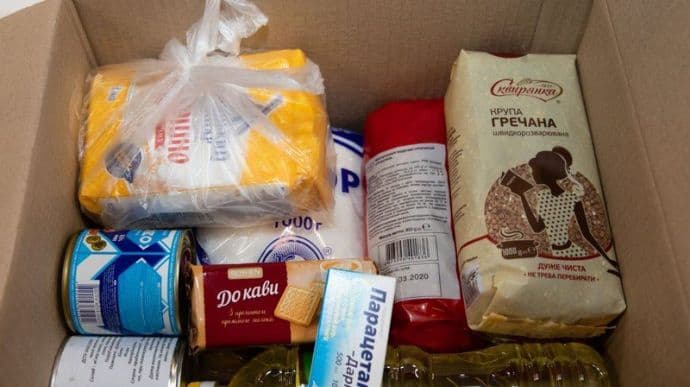 Вимушені переселенці зможуть записатися на отримання продуктових наборів