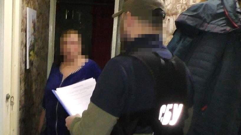 Дякувала російській армії та бажала здоров’я путіну: суд на Полтавщині зобов’язав зрадницю вивчити Гімн України