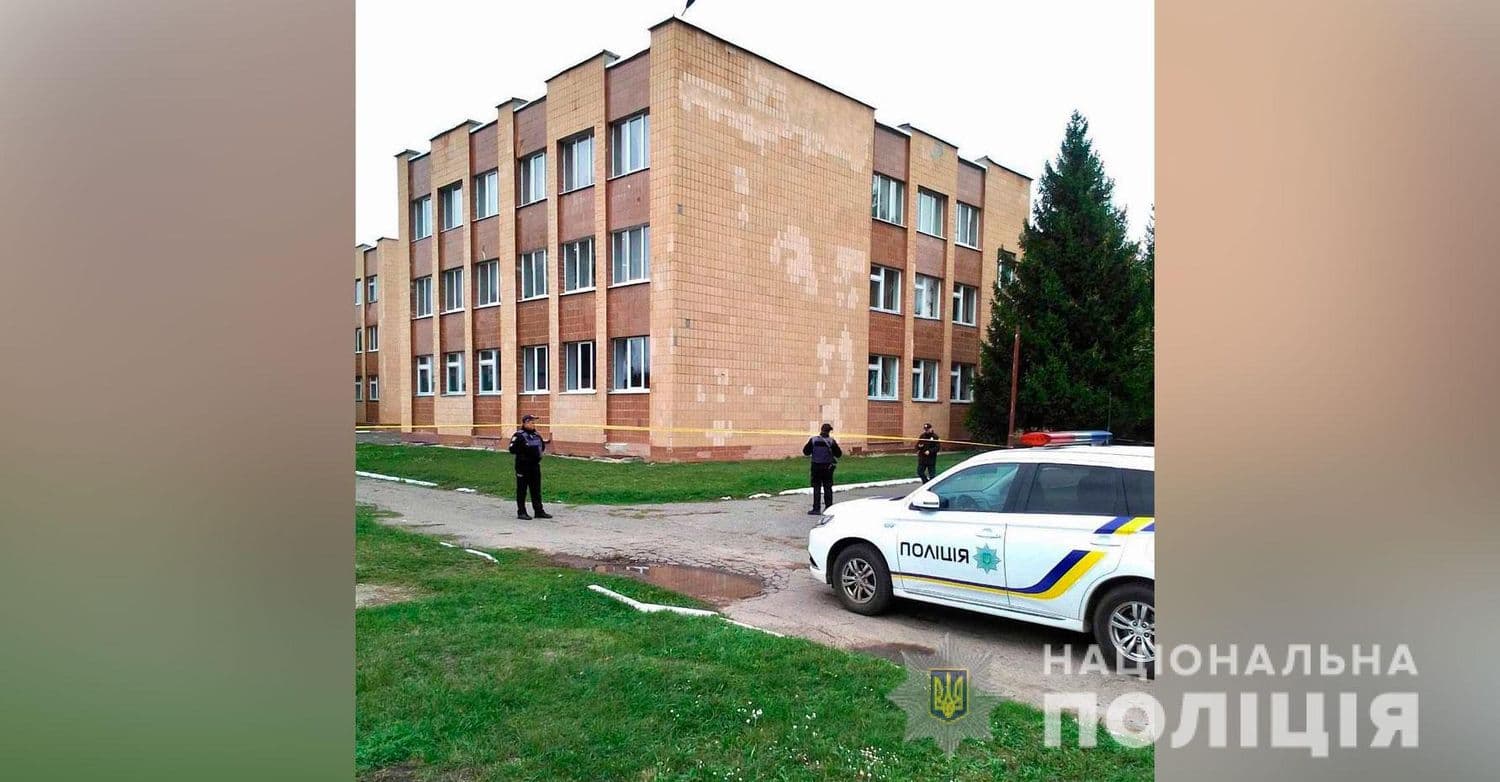 Школа в Гадячі не замінована: поліція шукає жартівника