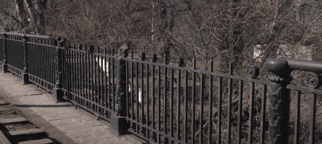 Крадуть поруччя та декор — міст у Полтаві розбирають на металолом