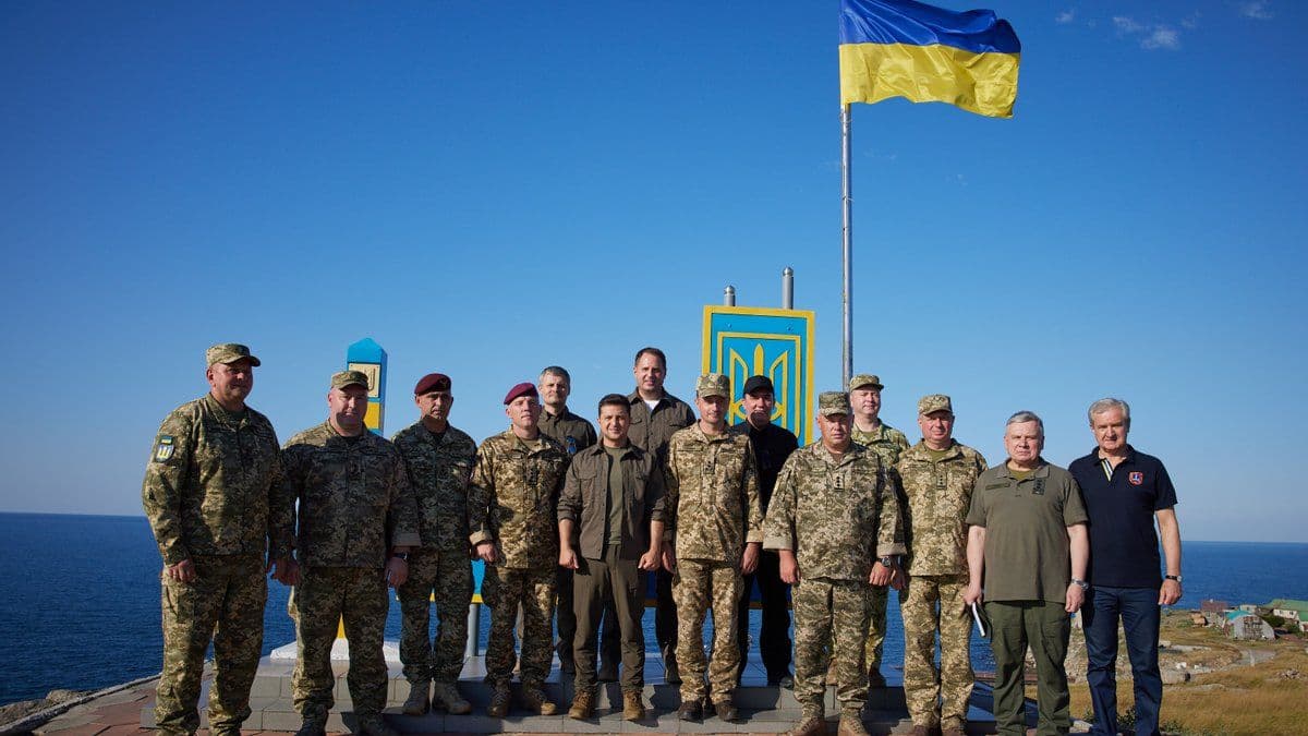 «Били прикладами, стріляли біля вуха, залякували»: військові зі Зміїного розповіли про життя у російському полоні