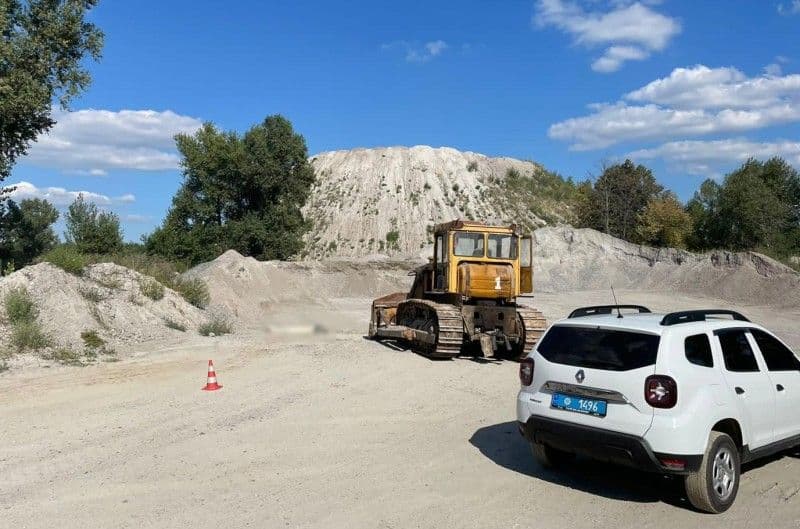 У Горішніх Плавнях чоловіка задавило бульдозером