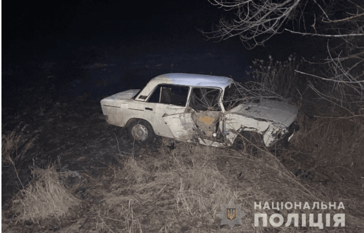У Миргороді 18-річний водій не впорався з керуванням та з'їхав у кювет: пасажирів госпіталізували