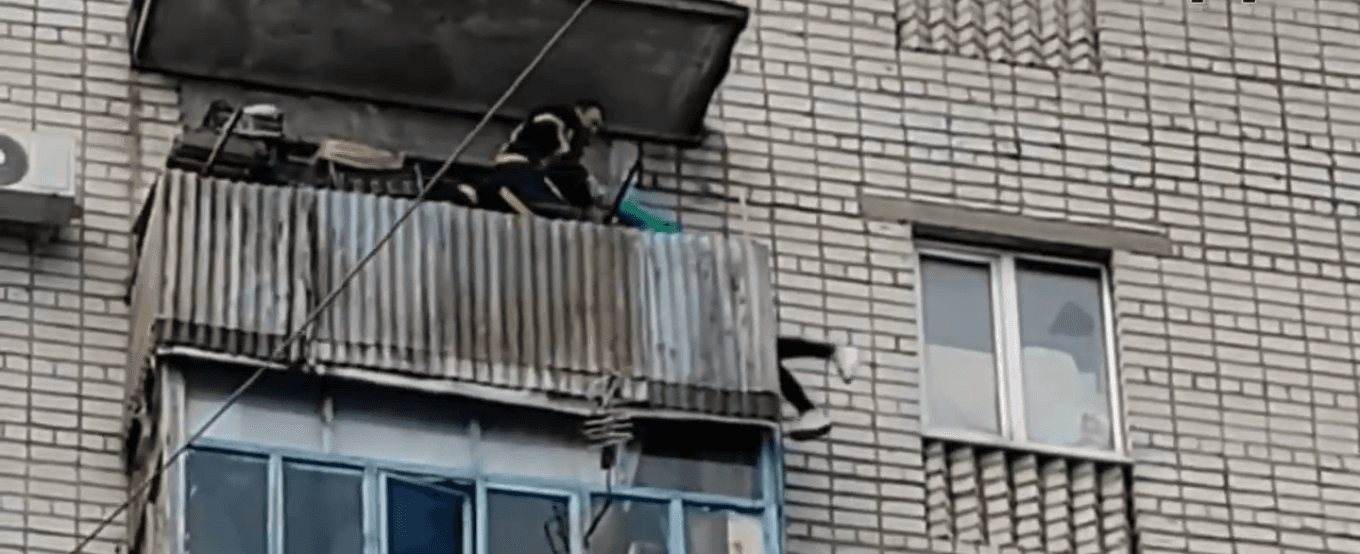 У Кременчуці врятували жінку, яка, ймовірно, хотіла зістрибнути з дев'ятого поверху
