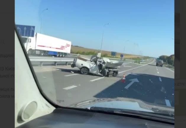 ДТП під Хоролом: пікап розтрощило, є постраждалий