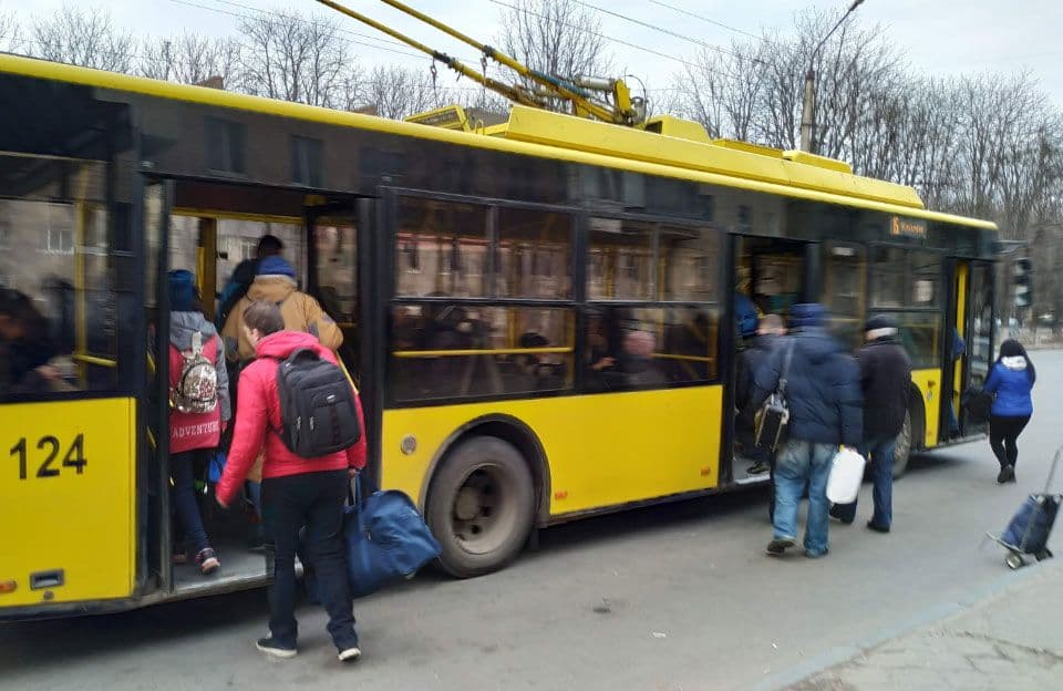 Вартість великоднього кошику та продовження часу руху тролейбусів у Полтаві — головне за 12 квітня