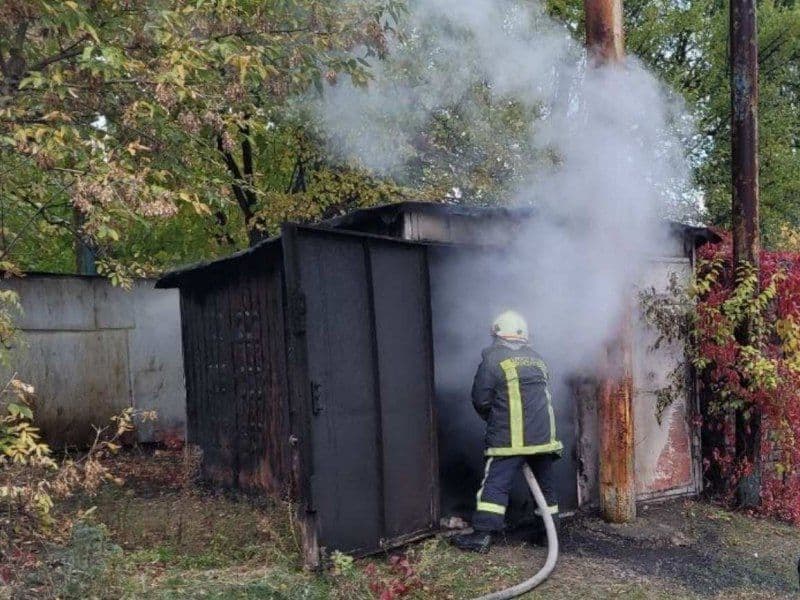 У Горішніх Плавнях горів гараж