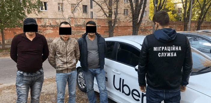 На Полтавщині затримали трьох чоловіків-нелегалів з Узбекистану