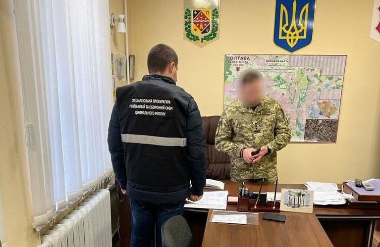 Затриманого на хабарі військового комісара відправили під домашній арешт