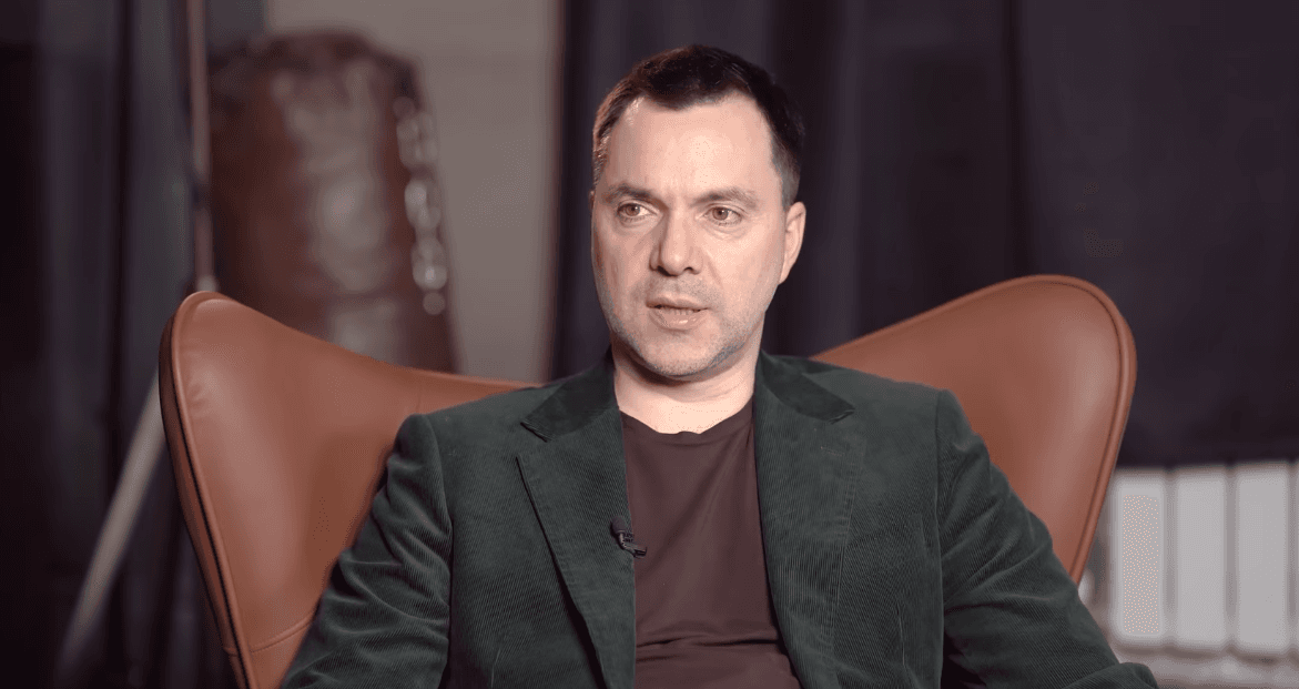 "Я устал, я ухожу" — Арестович звільняється з Офісу Президента