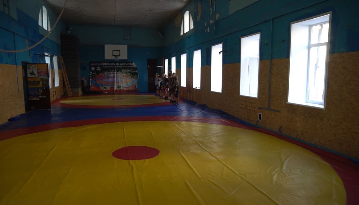 Тут тренуються Чемпіони: у Полтаві ремонтують стіну ДЮСШ імені Шемякіна