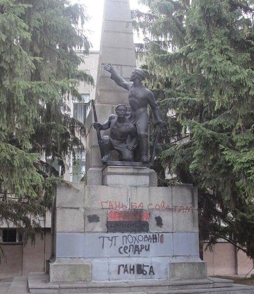  У Кременчуці замість пам'ятника «борцям за владу Рад» хочуть облаштувати Алею пам'яті