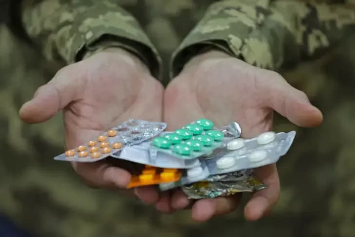У Полтаві волонтери збирають лікарські засоби для військових