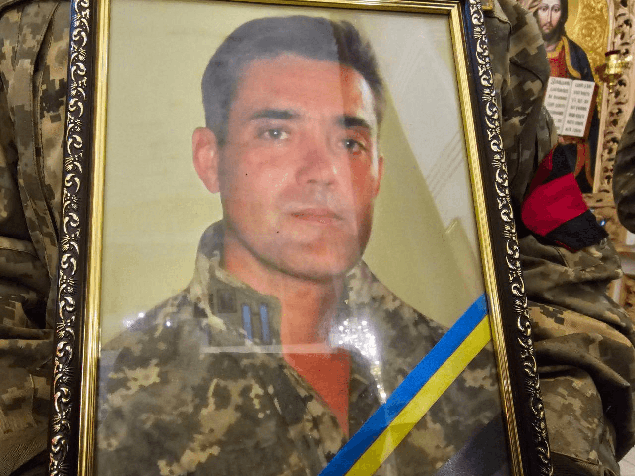 У Полтаві попрощалися з загиблим військовим Миколою Атаманюком