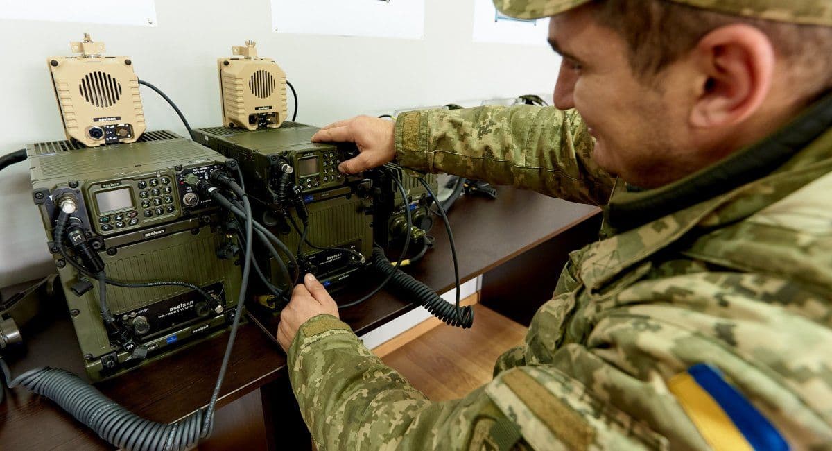 У Полтаві збирають гроші на радіостанції для військових