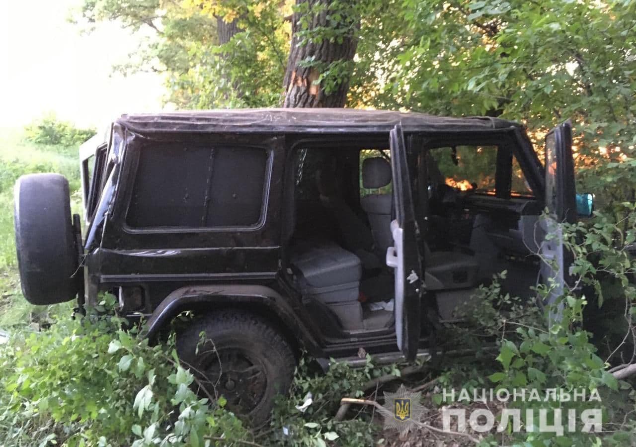На Полтавщині позашляховик злетів з дороги: двоє в лікарні